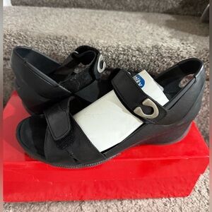 New nib wolky leather Black Women's Sandals 38 7 7.5 $120